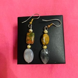 Handmade earrings/beautiful color stone